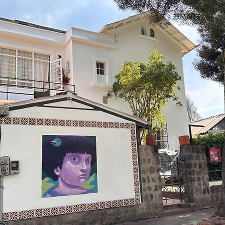 Campus Residencias Bed & Breakfast Quito Bagian luar foto