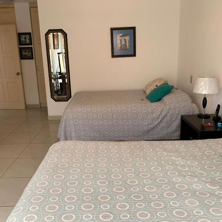 Campus Residencias Bed & Breakfast Quito Bagian luar foto