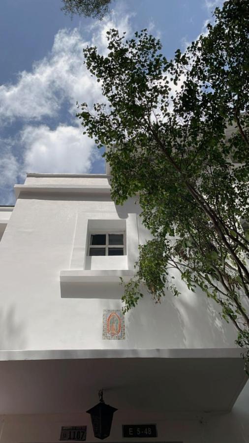 Campus Residencias Bed & Breakfast Quito Bagian luar foto