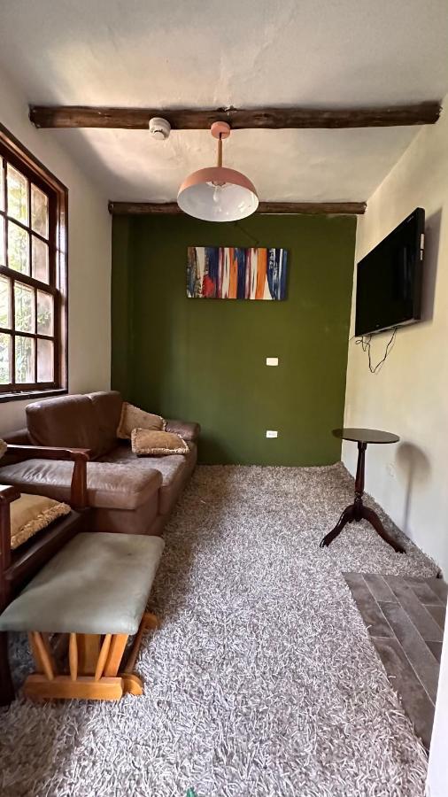 Campus Residencias Bed & Breakfast Quito Bagian luar foto