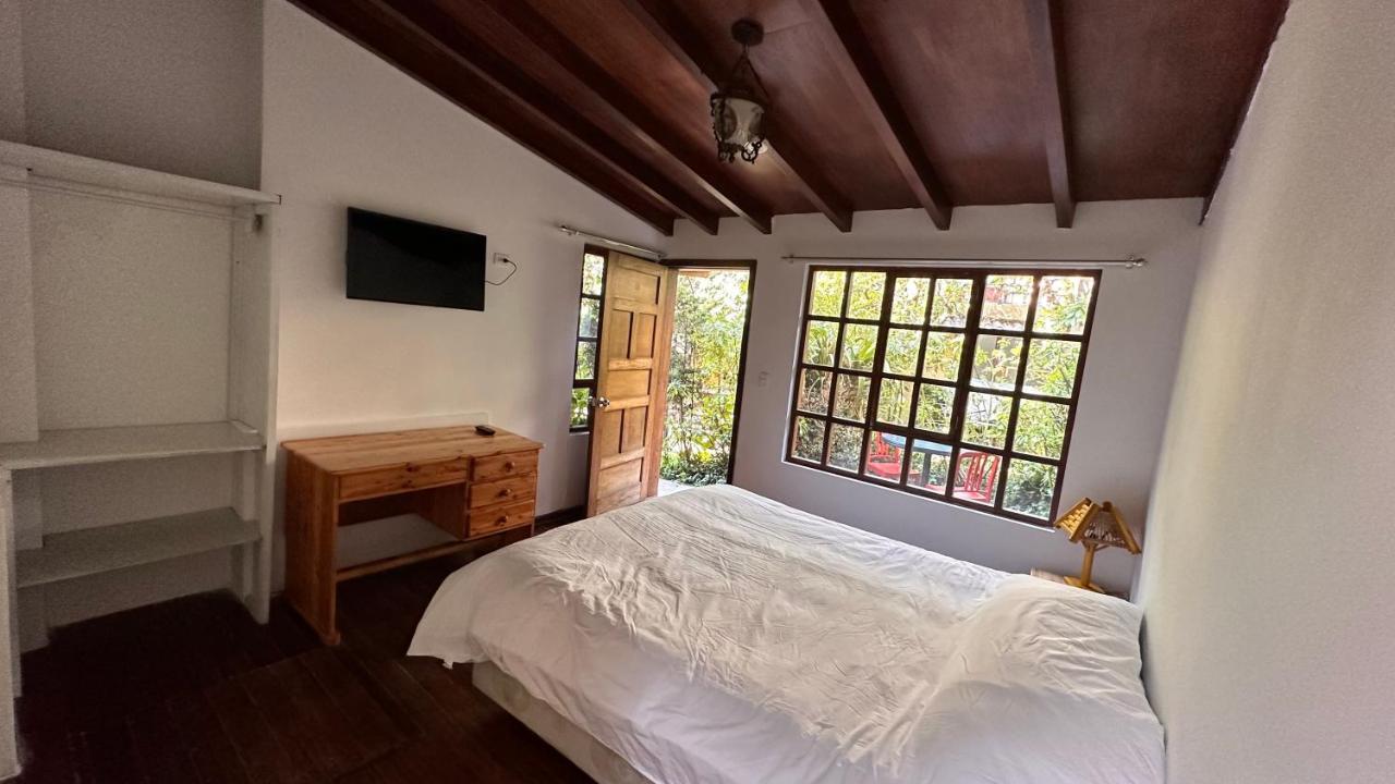 Campus Residencias Bed & Breakfast Quito Bagian luar foto