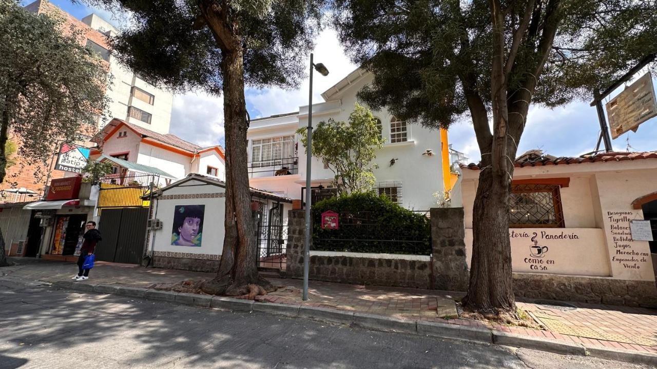 Campus Residencias Bed & Breakfast Quito Bagian luar foto