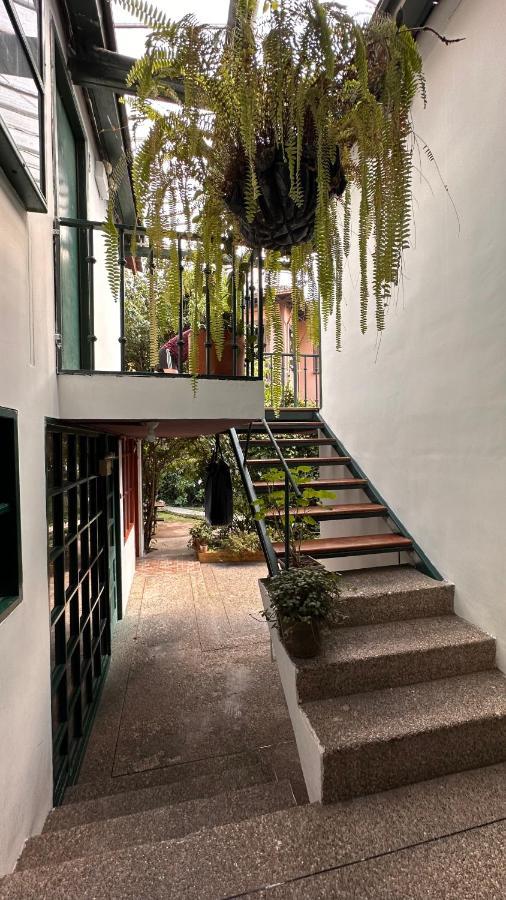 Campus Residencias Bed & Breakfast Quito Bagian luar foto