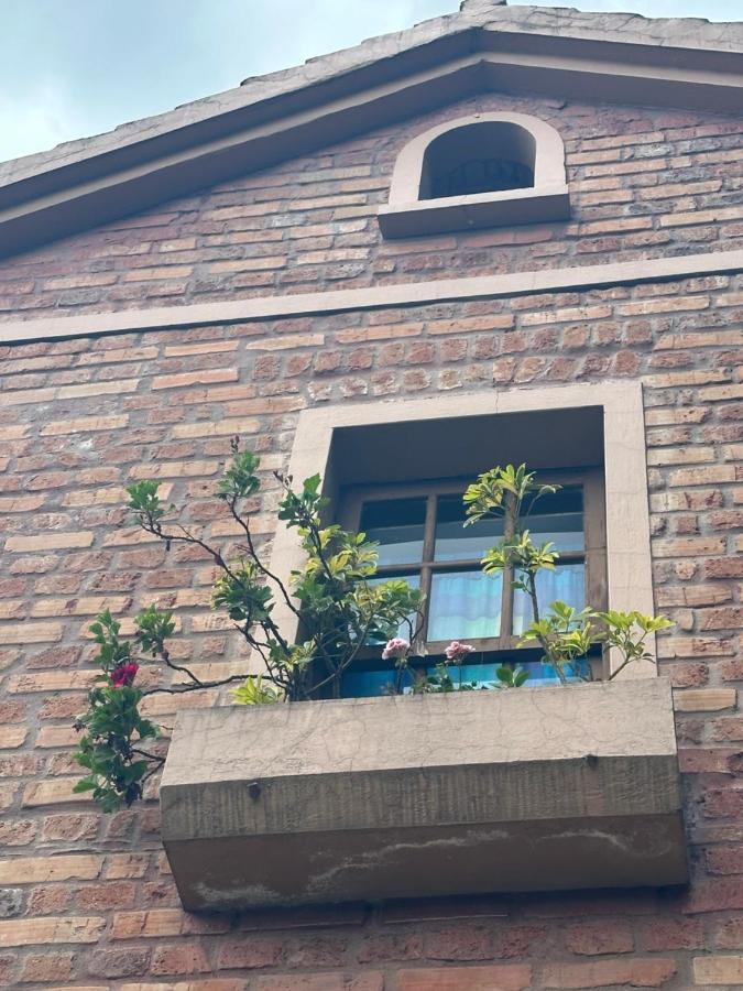 Campus Residencias Bed & Breakfast Quito Bagian luar foto